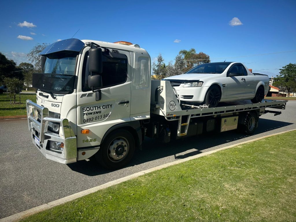 The Benefits of Using a Specialised Flatbed or Tilt-Tray Tow Truck in Perth